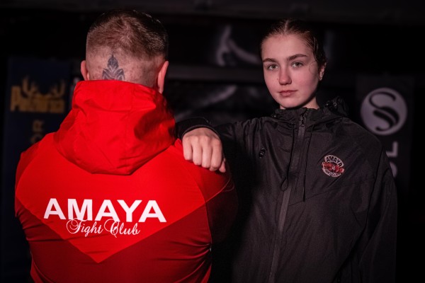 AMAYA Windbreaker Jacke mit dezentem Wabenmuster – Leicht, atmungsaktiv